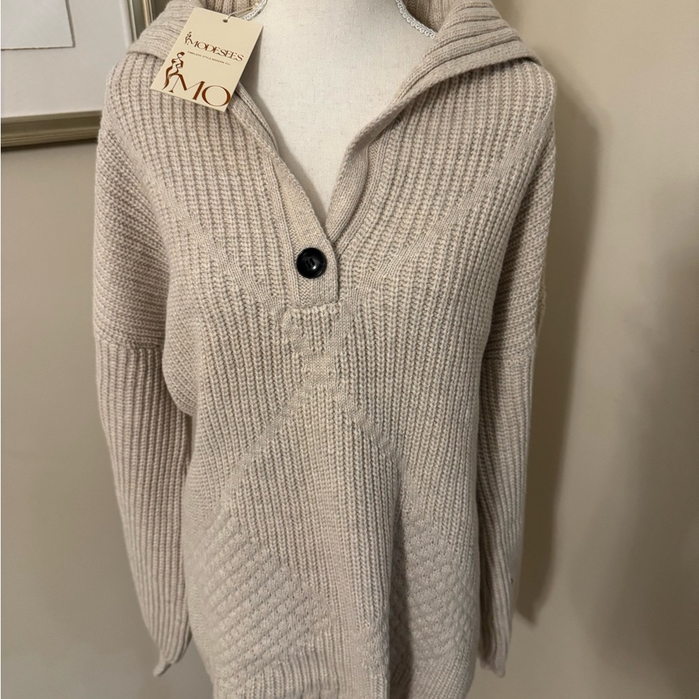 Modesees Women's Cream Sweater. Oversized Sz Medium